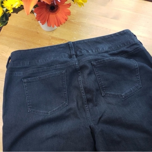 Torrid skinny cropped dark wash Jeans 20 - Picture 5 of 7